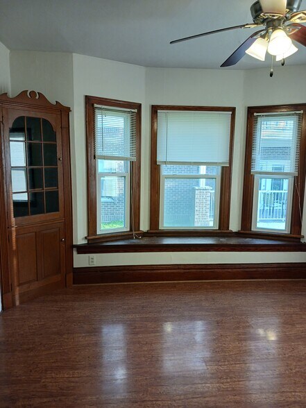 Dining room - 435 S Dodge St