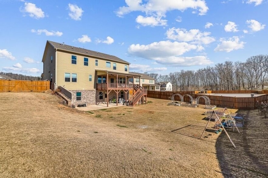 Building Photo - 405 Founders Walk