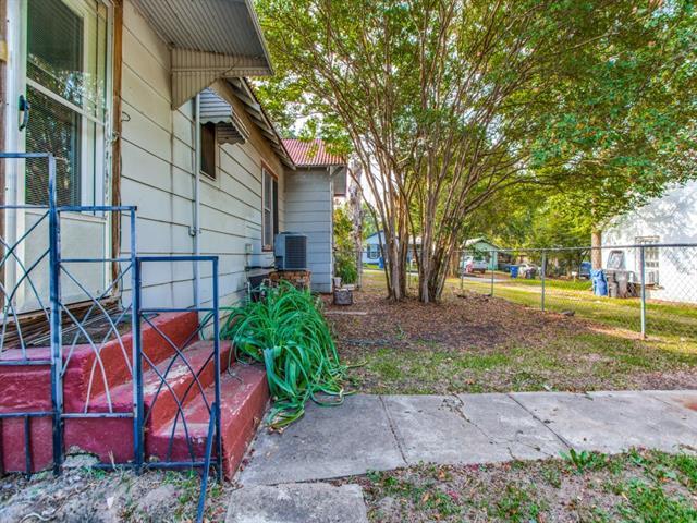Building Photo - 609 E Monterey St