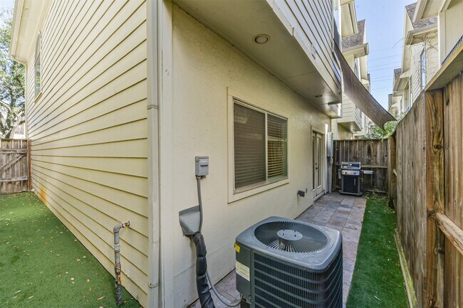 Building Photo - 340 Cage St