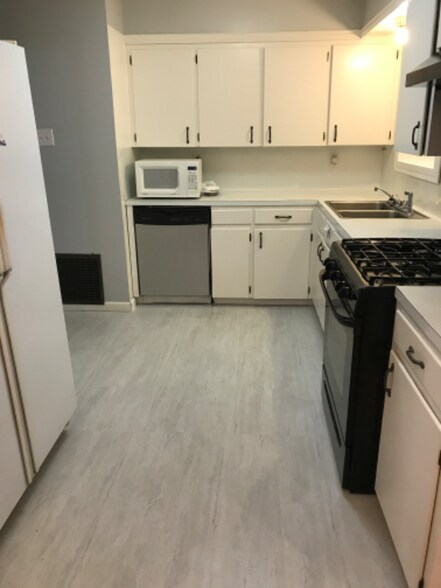 Building Photo - 443 Normandy Rd