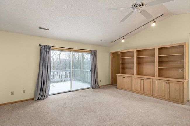 Building Photo - Riva Ridge