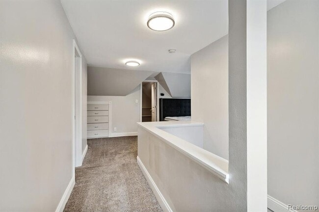 Building Photo - 822 N Gainsborough Ave