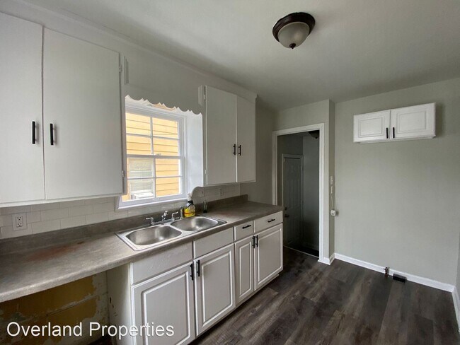 Building Photo - 3 br, 1 bath House - 19601 Sunset Dr