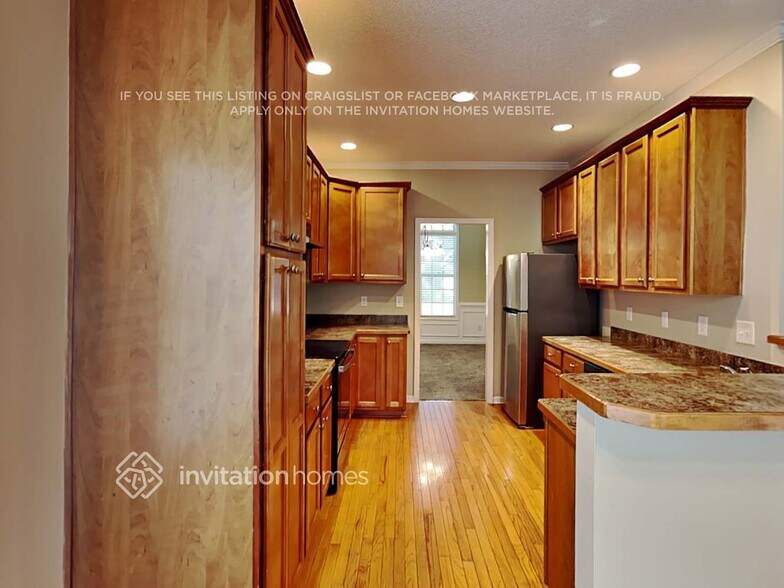 Building Photo - 10 Camden Cir