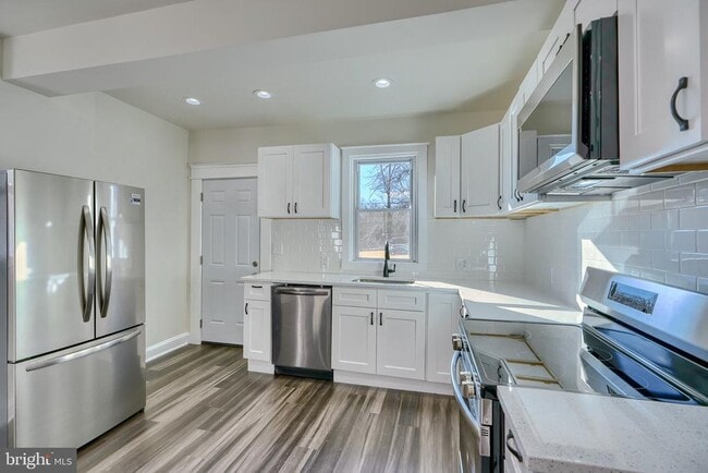 Building Photo - 6504 Rosemont Ave