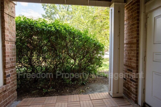Building Photo - 2204 Westcourt Ln