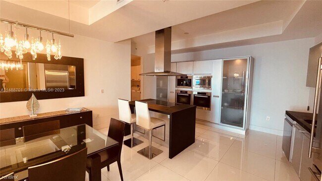 Building Photo - 2 br, 2.5 bath Condo - 18201 Collins Ave A...