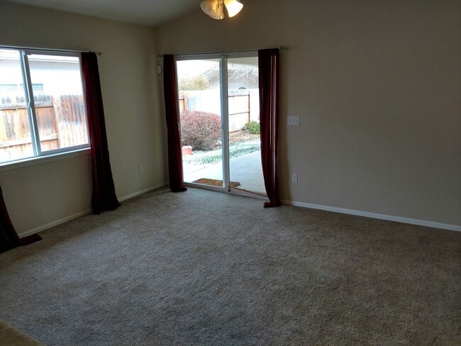 Building Photo - ALL PROSPECTIVE TENANTS MUST SUBMIT A $58 NON-REFUNDABLE APPLICATION FEE PER APPLICANT ONLINE AND...