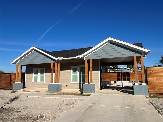 Building Photo - 615 Luxton St