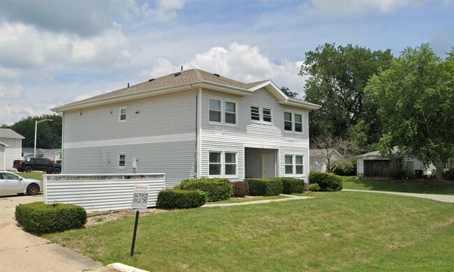 Building Photo - 306 Wigwam St