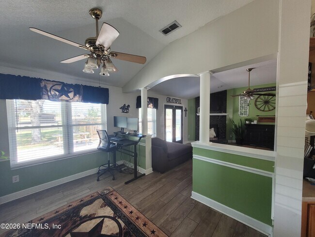 Building Photo - 906 County Rd 217