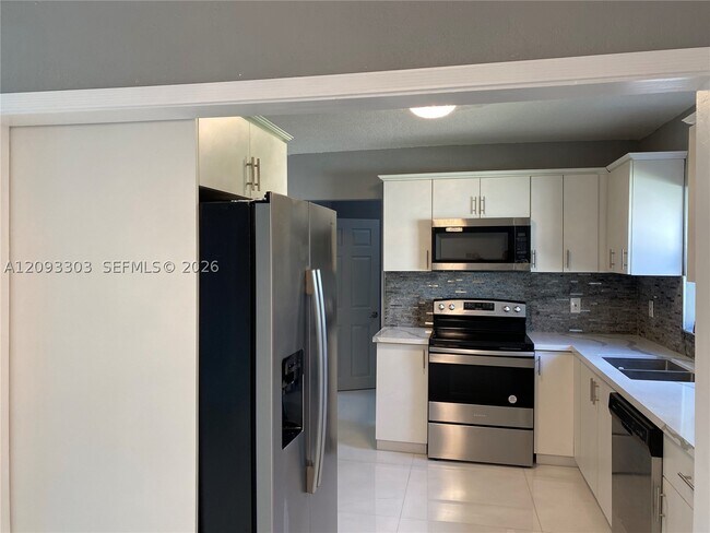Building Photo - 1850 SW 48th Ave