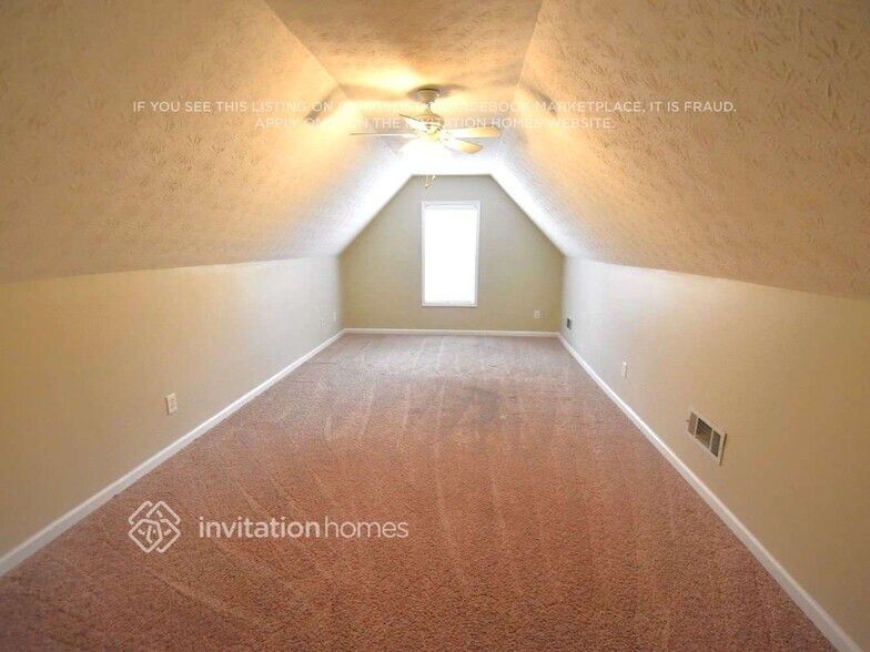 Building Photo - 695 James Ridge Dr