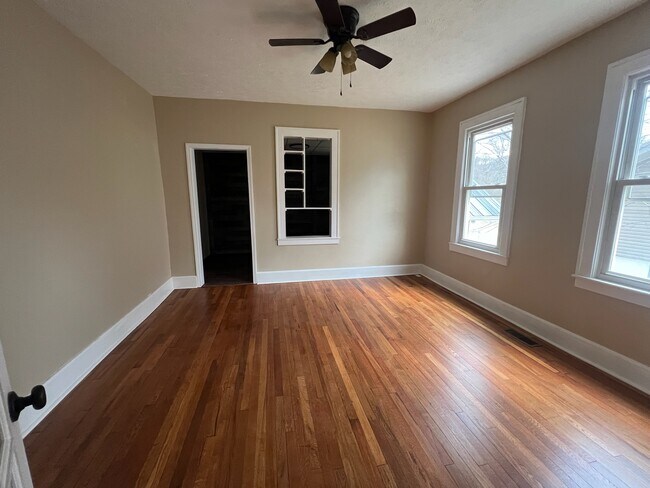 Building Photo - 1414 W Main St