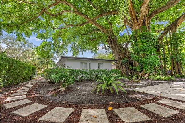 Building Photo - 1221 SW 18th St