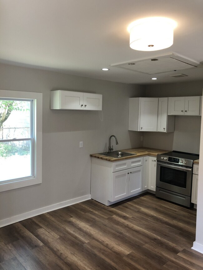 Building Photo - 301 West 35th Unit B