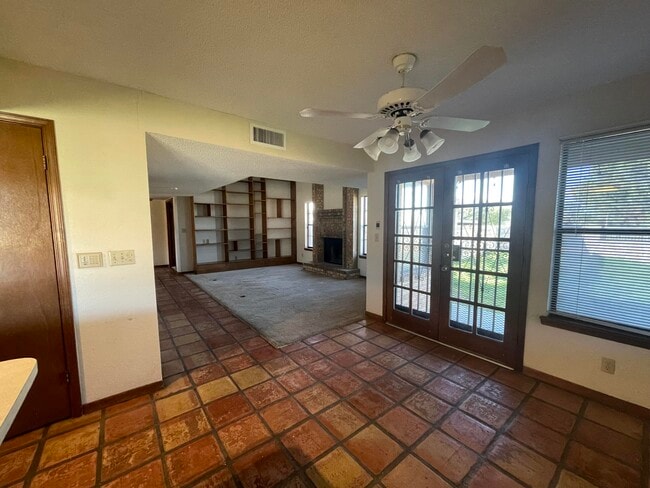 Building Photo - 6511 Amposta Dr