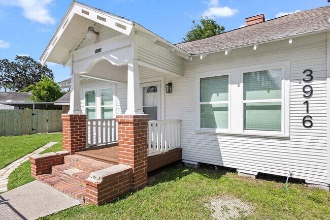 Building Photo - 3916 Kennon St