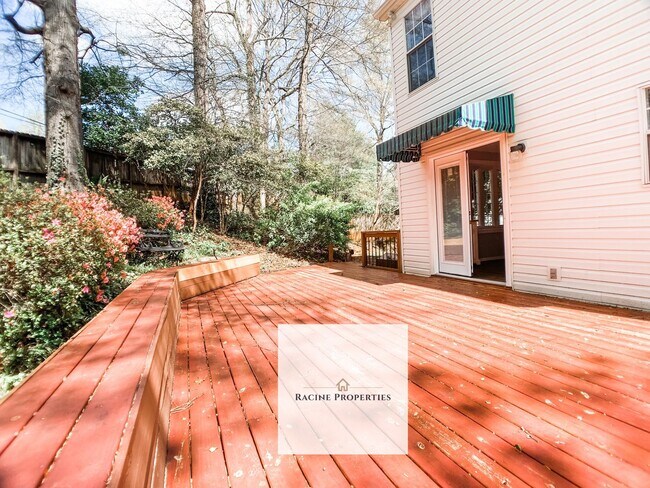 Building Photo - Short Walk to Downtown Greenville