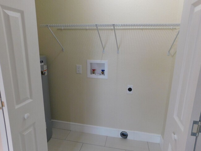 Building Photo - Completely Renovated 3 bed, 2bath home