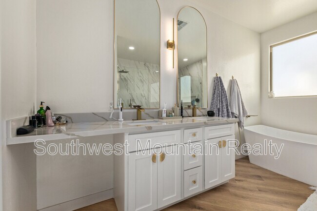 Building Photo - 17809 W Lincoln St