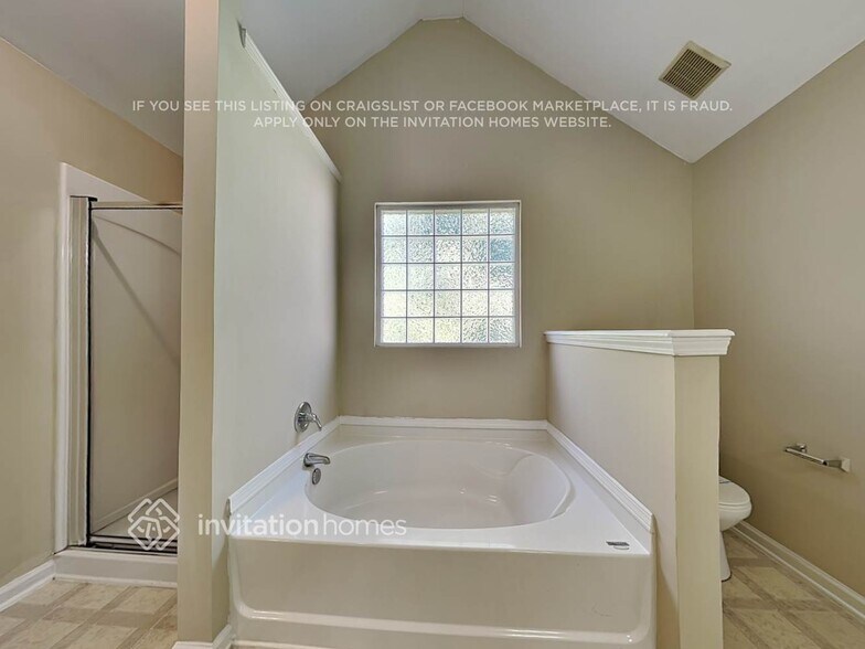 Building Photo - 7107 Fox Point Dr