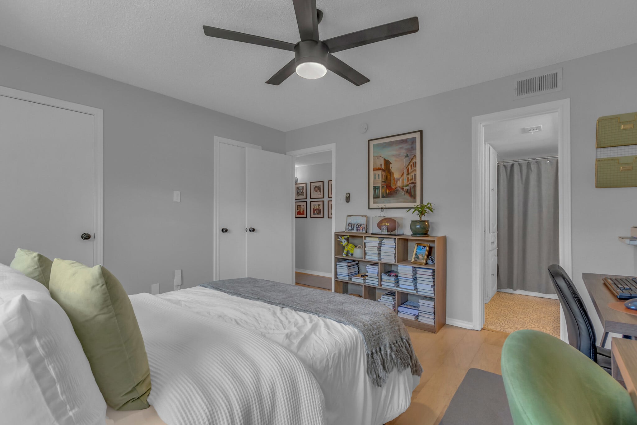 Building Photo - 5829 Sandhurst Ln