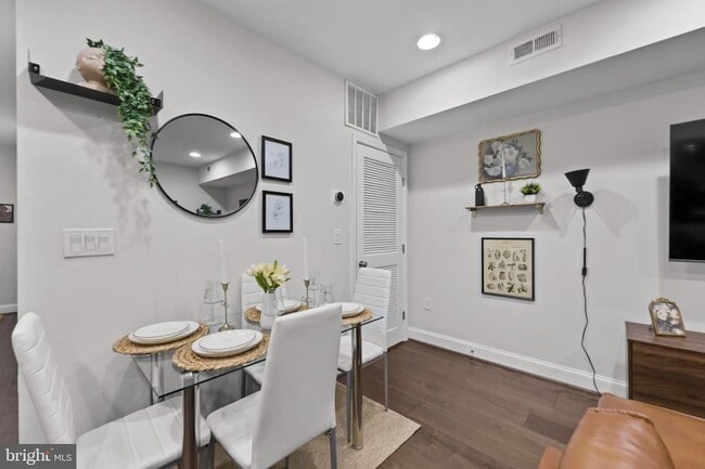 Building Photo - 1363 Childress St NE