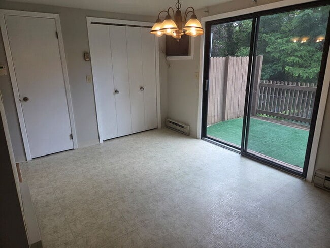 Building Photo - 2 bedroom townhome.