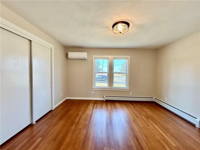 Building Photo - 5667 Dunning Ave