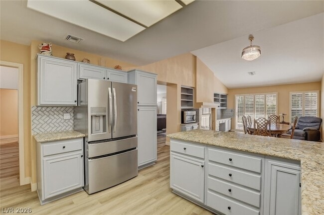 Building Photo - 2628 Highvale Dr