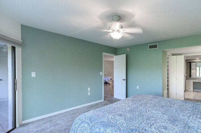 Building Photo - CLOSE DOWNTOWN PUNTA GORDA. GROUND FLOOR U...
