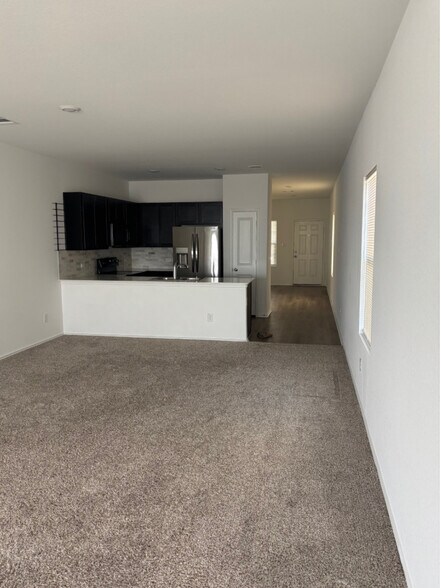 Building Photo - 216 Rancho del Cielo Ln