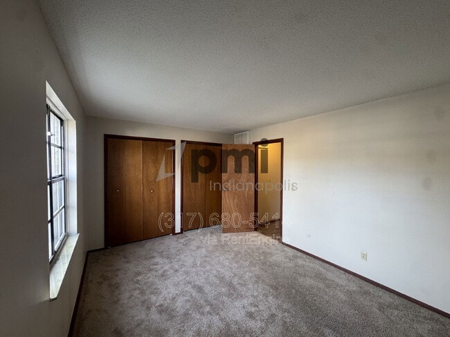 Building Photo - 90 Stornoway Dr W