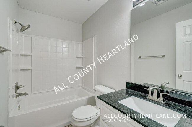 Building Photo - 2008 SE 7th Ct