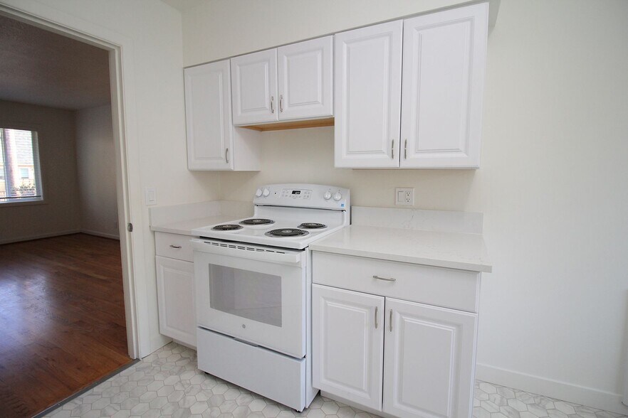 Building Photo - 1007-1019 SW Gaines St and 3521-3527 SW 10th Ave