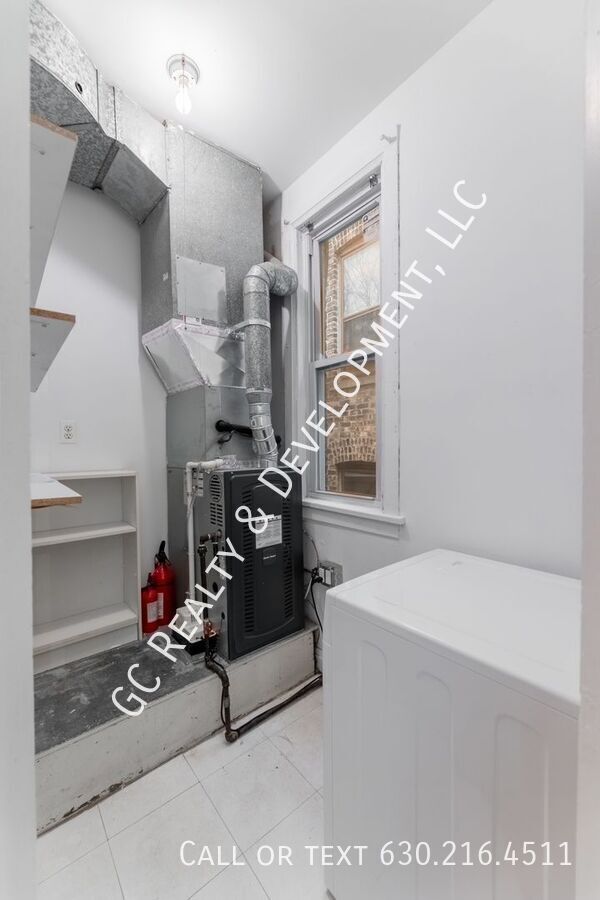 Building Photo - ***MOVE IN SPECIAL - 2 WEEKS FREE RENT / 3...