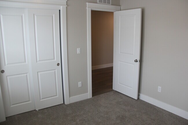 Building Photo - 16555 Senden Ave