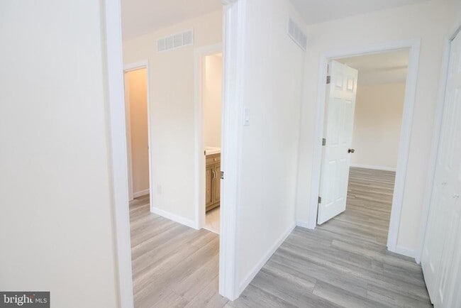 Building Photo - 254 Stanford Pl