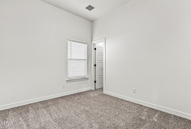 Building Photo - 7420 Norte Vly Ln