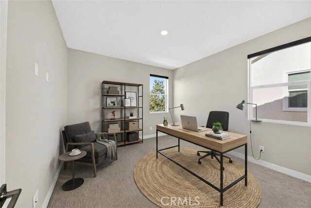 Building Photo - 346 Chorus