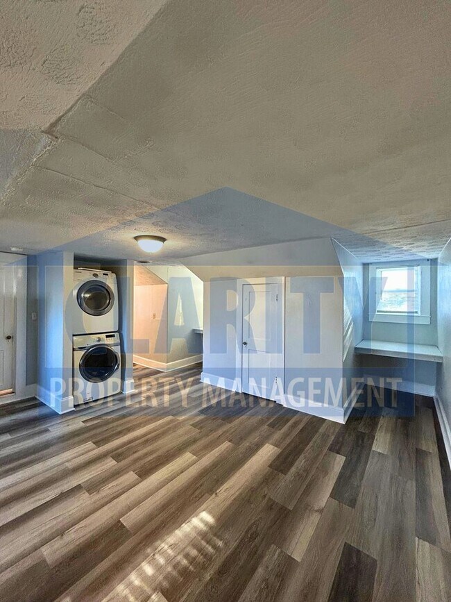 Building Photo - One bedroom apartment across from Lee University!