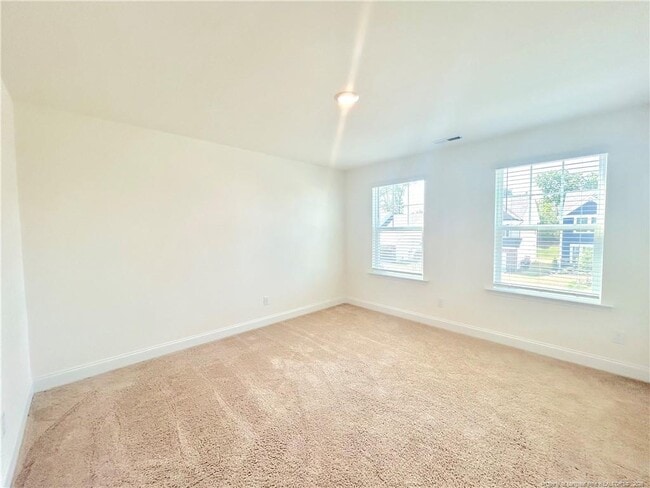 Building Photo - 282 Creekhaven Dr