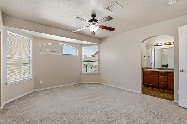 Building Photo - 2300 Glitter Point