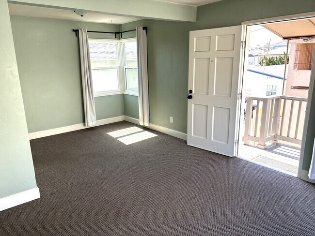 Dining/livingroom - 3361 Strandway