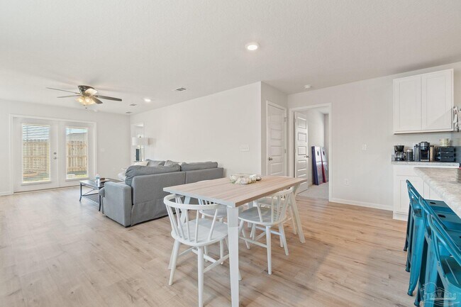 Building Photo - 5252 Peach Dr