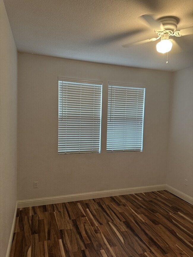 Building Photo - 3904 Purple Finch Ln