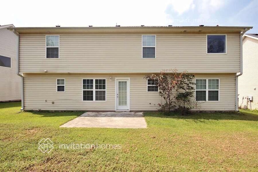 Building Photo - 3838 White Pine Rd