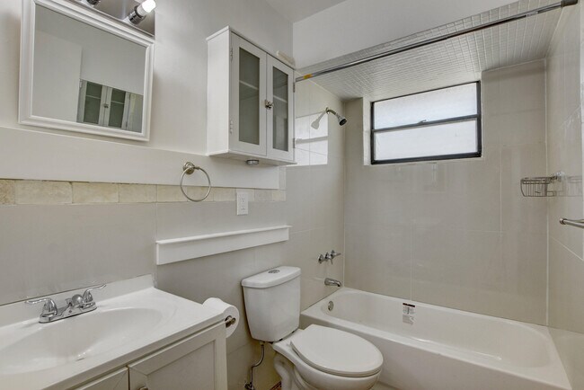 Building Photo - 12449 Westhampton Cir